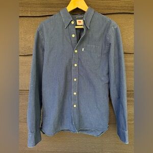 Levi’s men’s shirt size M